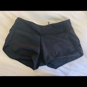 LULULEMON speed up shorts size 4, 2.5”